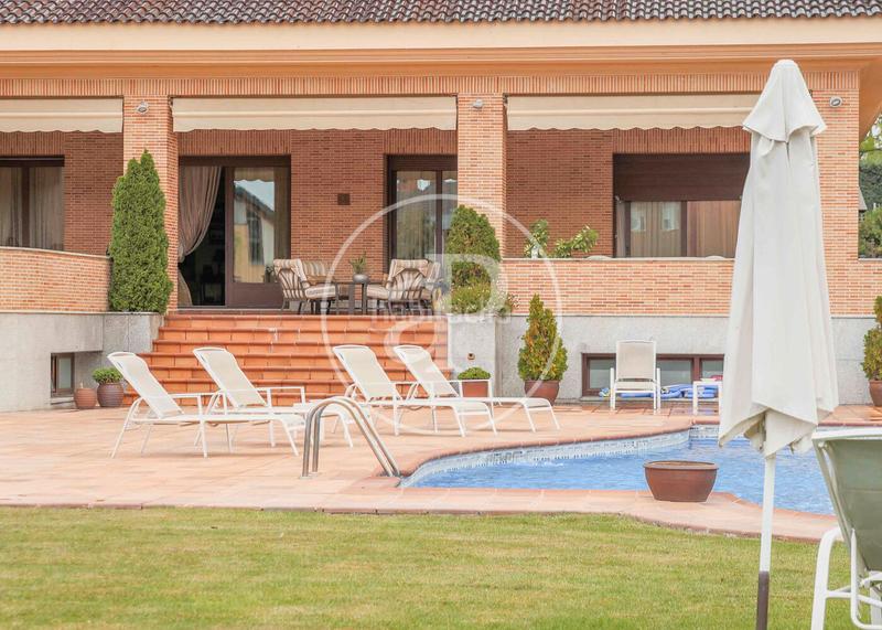 Foto 30fcf0cb-54fc-4f26-b34c-8924f4fd5e16. Casa amb calefacció aparcament piscina a Las Lomas Boadilla del Monte