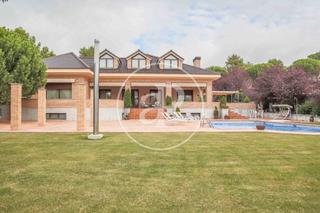 Maison à Las Lomas. Casa en venta en boadilla del monte
