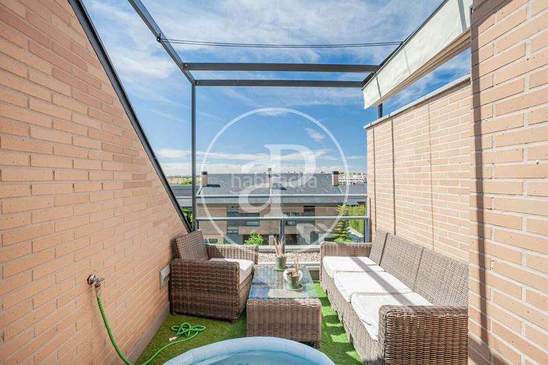 Foto 73d80026-0482-4d63-bc62-b87f84f912c0. Attique avec chauffage parking piscine dans Encinar de los Reyes La Moraleja