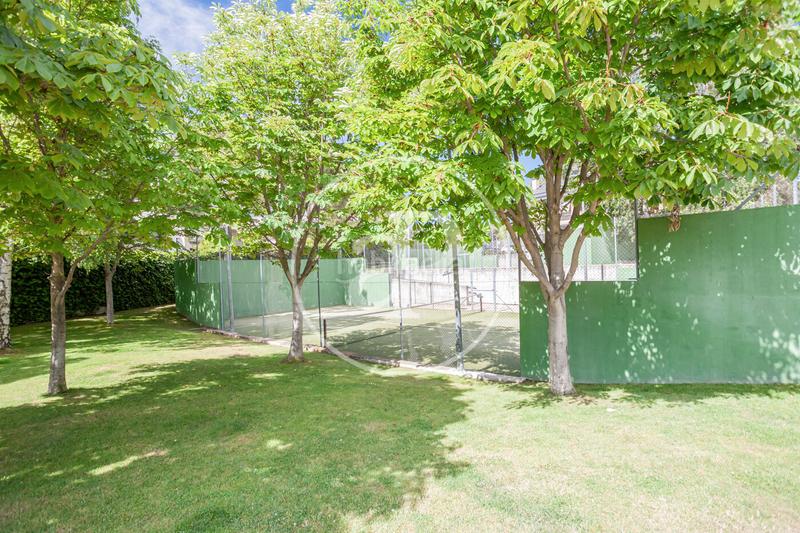 Foto 849f339e-b3b2-4710-aca5-8e3dbe7553d0. Attique avec chauffage parking piscine dans Encinar de los Reyes La Moraleja