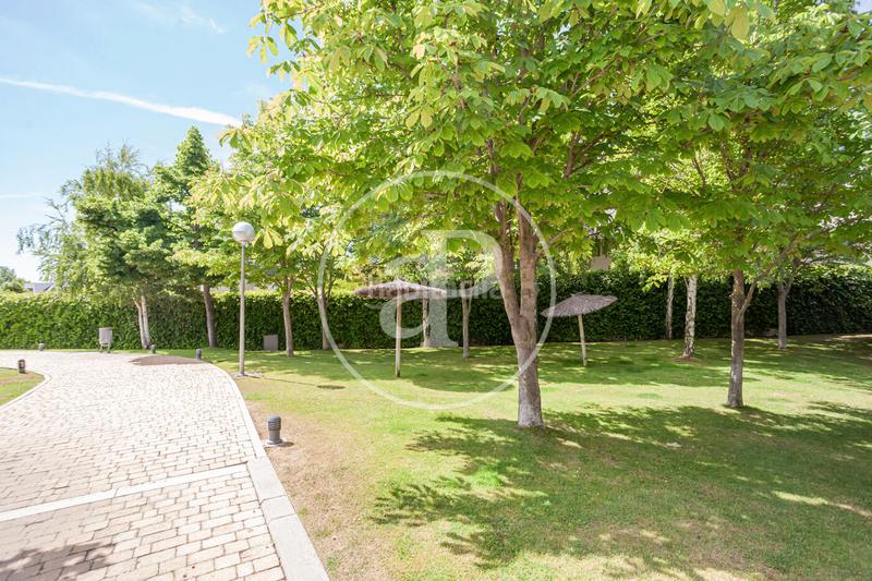 Foto c8d5f82b-36d7-4f0d-ac52-b00cf3746d2a. Attique avec chauffage parking piscine dans Encinar de los Reyes La Moraleja