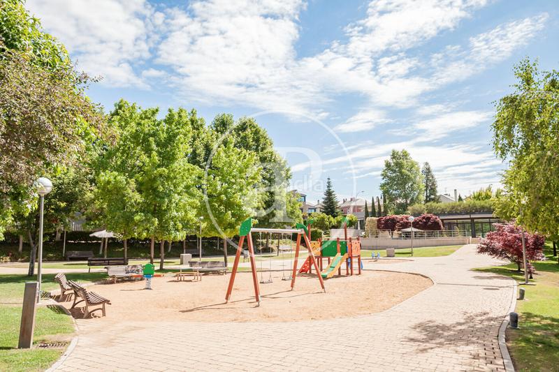 Foto d6ea3f07-5aa5-4983-a7e4-b50a74650792. Attique avec chauffage parking piscine dans Encinar de los Reyes La Moraleja