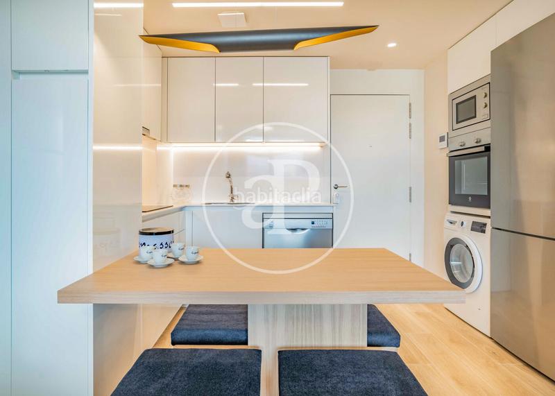 Foto 286cb518-27a9-4b32-b0e6-c6284e5dc0ca. Rent flat with heating parking pool in Valdeacederas Madrid