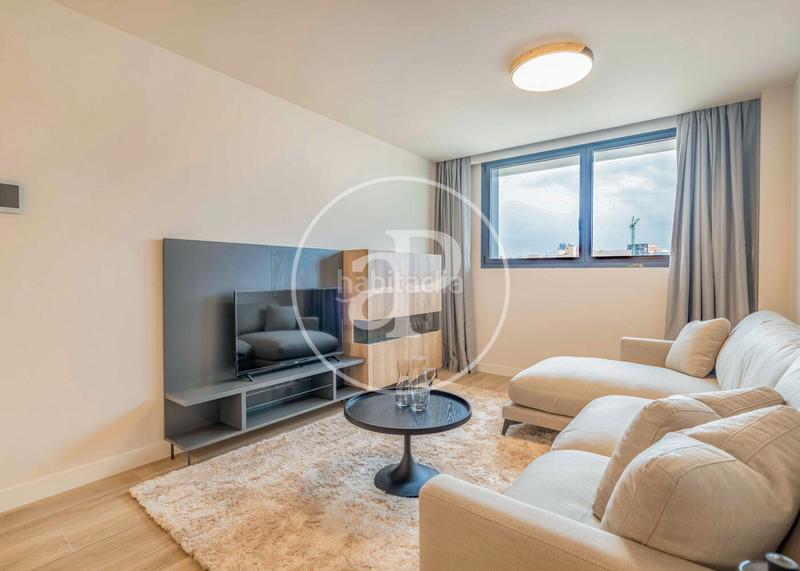 Foto 3481cf13-634a-46a6-81bb-870308624db4. Rent flat with heating parking pool in Valdeacederas Madrid