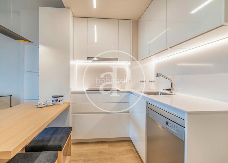 Foto 4fbc3329-ccf3-45ef-a41f-0644accd7811. Rent flat with heating parking pool in Valdeacederas Madrid