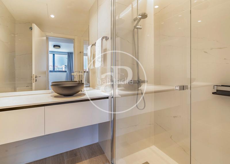 Foto a174d7b6-dd11-4784-b681-79d152140f2f. Rent flat with heating parking pool in Valdeacederas Madrid