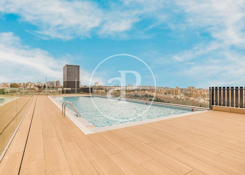 Foto e6742ccf-d613-4ee9-8b7b-5070c9f1618a. Rent flat with heating parking pool in Valdeacederas Madrid