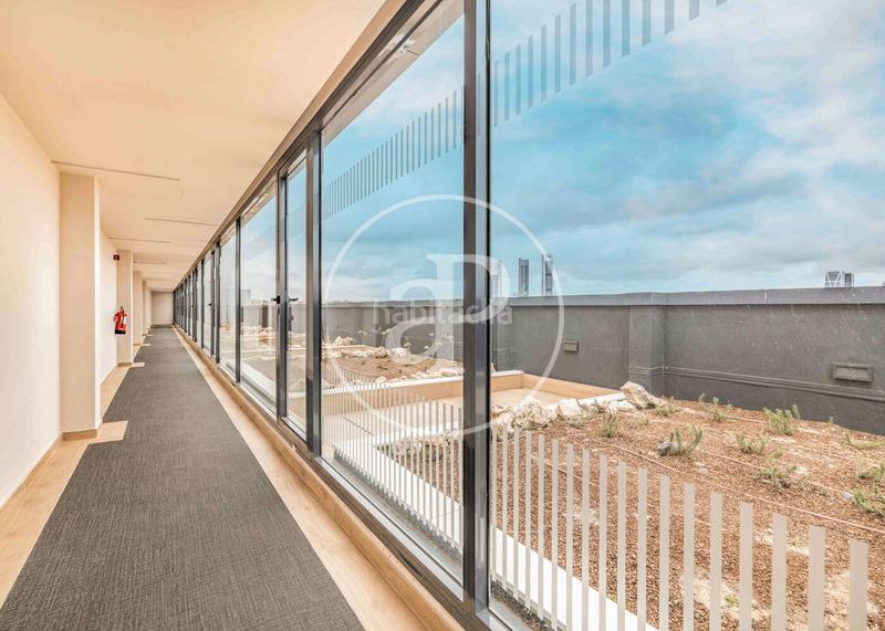 Foto f84726ec-e899-411b-9f13-ded664d68645. Rent flat with heating parking pool in Valdeacederas Madrid