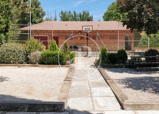 Maison jumelée à Alameda de Osuna. Chalet adosado en venta en alameda de osuna