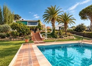 Casa in Santo Domingo. Chalet independiente con piscina, bodega y spa en santo domingo