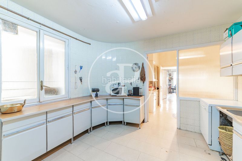 Foto 21332838-49de-4cbf-9cb8-db0832752131. Pis amb calefacció aparcament a Castellana Madrid