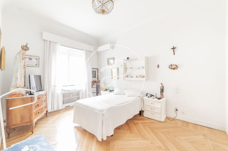 Foto 4b700759-86f2-4359-a16f-b1406635ca98. Pis amb calefacció aparcament a Castellana Madrid