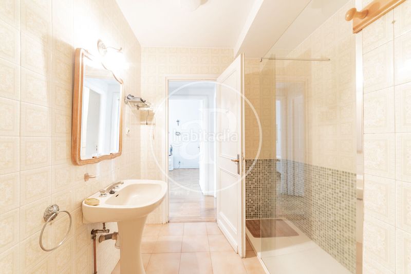 Foto 79624c29-d475-4435-9d7a-e6800f527f0e. Pis amb calefacció aparcament a Castellana Madrid