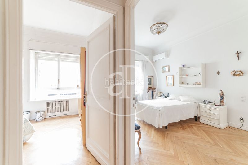 Foto 8115616a-aba8-46fa-ae0a-e5b444150060. Pis amb calefacció aparcament a Castellana Madrid