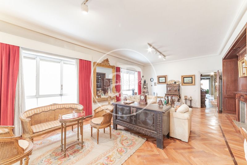 Foto 960f88cf-e68d-4415-8837-fc590640cca6. Pis amb calefacció aparcament a Castellana Madrid