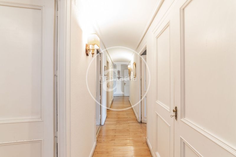 Foto a46679cf-b4a1-4378-85c9-974f07655c31. Pis amb calefacció aparcament a Castellana Madrid