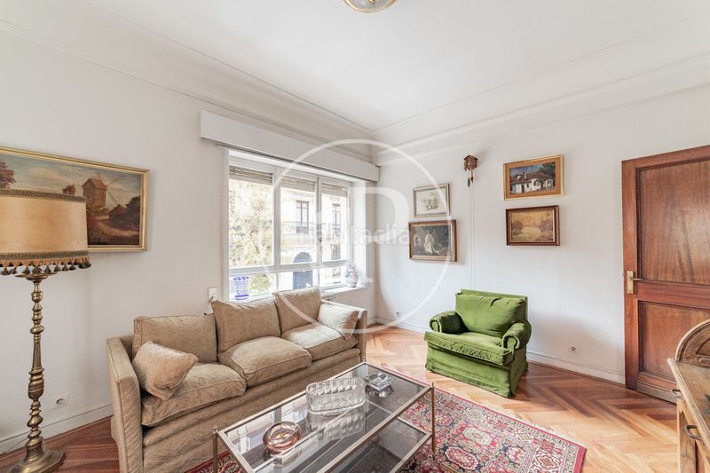 Foto ca5a8280-b3ae-4377-8db8-98b1f8db7814. Pis amb calefacció aparcament a Castellana Madrid