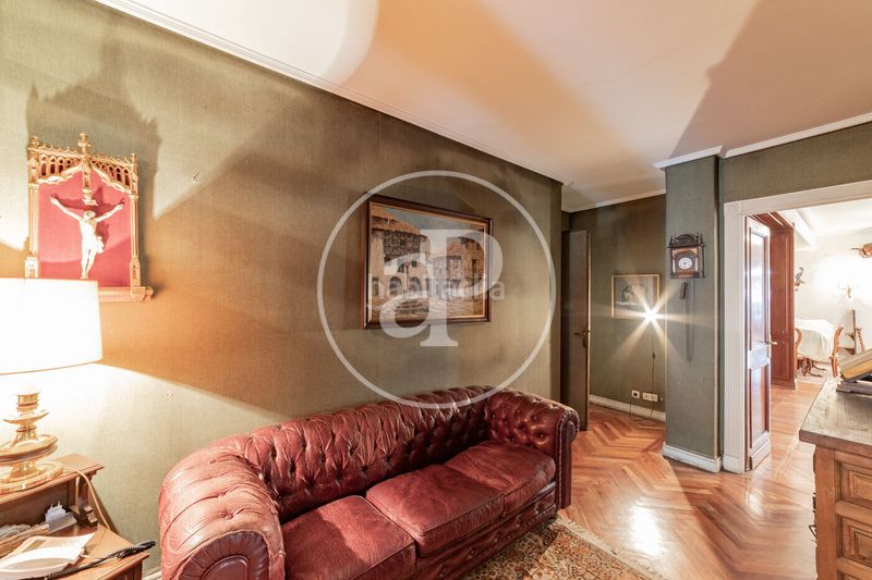 Foto ce51d6c1-2fee-4016-bcc6-80465e2dfba8. Pis amb calefacció aparcament a Castellana Madrid