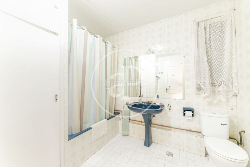 Foto f8c3d8ae-475c-4410-b96d-2c300d197a35. Pis amb calefacció aparcament a Castellana Madrid