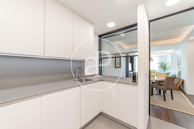 Foto 674d3ab3-fe8f-45d5-a52a-0d0eccda6933. Location appartement avec chauffage parking piscine dans Madrid