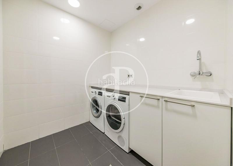 Foto 0475a4ef-c3f4-4cce-9415-30aae4b5ff0f. Doppelhaus mit heizung parking pool in Canillas Madrid