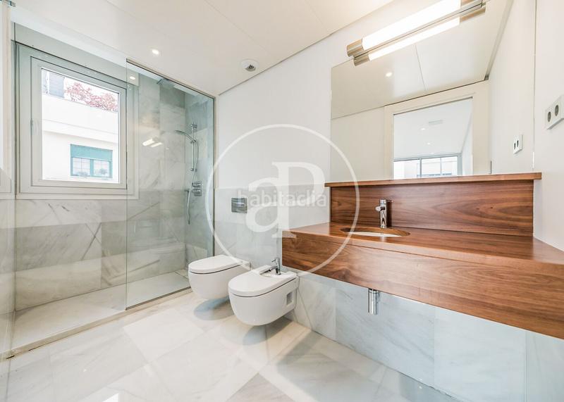 Foto 0c1eca5a-222a-4853-a65c-e5a9db17dc68. Doppelhaus mit heizung parking pool in Canillas Madrid