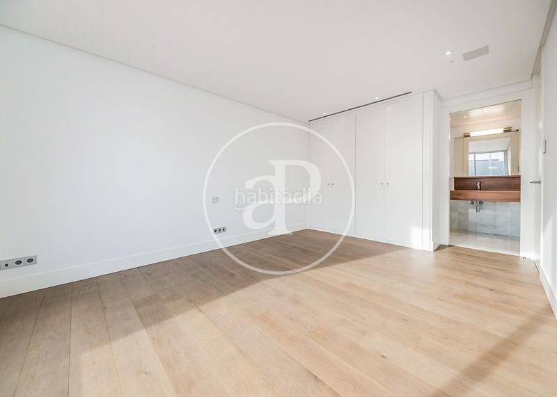 Foto 1acf5eaf-b639-4a52-812e-048782d7d779. Doppelhaus mit heizung parking pool in Canillas Madrid