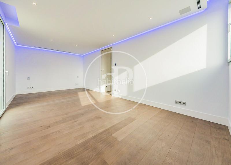 Foto 1e3f4b3e-86f0-483e-bbc8-5c29186a88e2. Doppelhaus mit heizung parking pool in Canillas Madrid