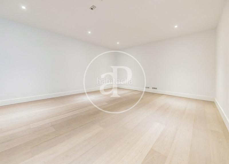 Foto 37a1ed8a-51b7-4426-af7e-5d7f59ff238e. Doppelhaus mit heizung parking pool in Canillas Madrid