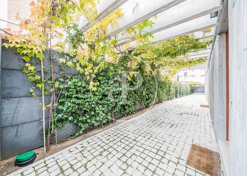 Foto 3fd7b5e9-a5e3-4317-8e19-6b6993dcef37. Doppelhaus mit heizung parking pool in Canillas Madrid