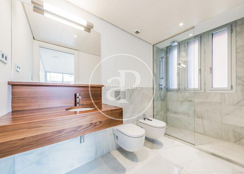 Foto 442f7e68-a451-4695-9a75-fb3362a5962d. Doppelhaus mit heizung parking pool in Canillas Madrid