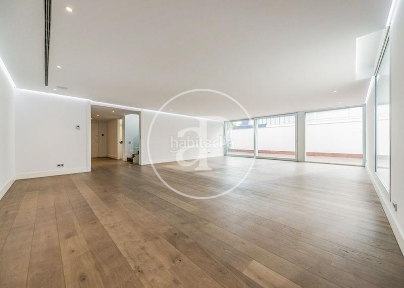 Foto 47b073f7-99d1-4d61-abeb-fc74e199a597. Doppelhaus mit heizung parking pool in Canillas Madrid