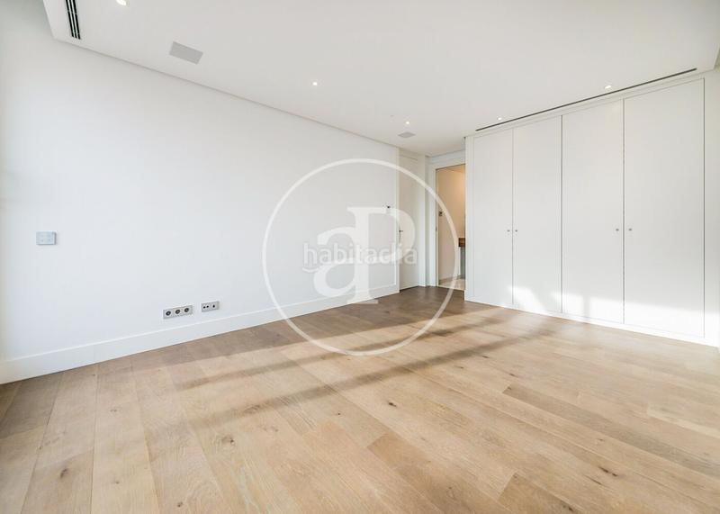 Foto 4d906a4e-d214-4110-99be-11bd13970405. Doppelhaus mit heizung parking pool in Canillas Madrid