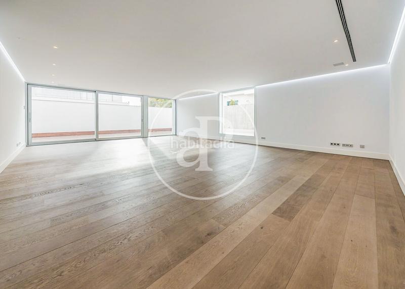 Foto 5004431f-df6f-4264-ae7e-064913ca6dc0. Doppelhaus mit heizung parking pool in Canillas Madrid