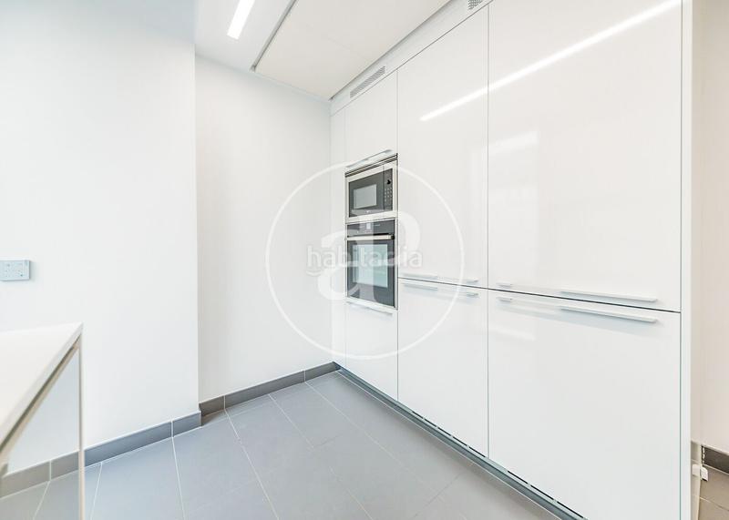 Foto 51b51b59-8b21-40a7-b4f5-1e91797bbc7c. Doppelhaus mit heizung parking pool in Canillas Madrid