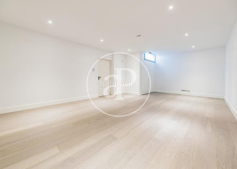 Foto 5bb9ffc4-9be4-4e27-a31b-3f7811d14079. Doppelhaus mit heizung parking pool in Canillas Madrid