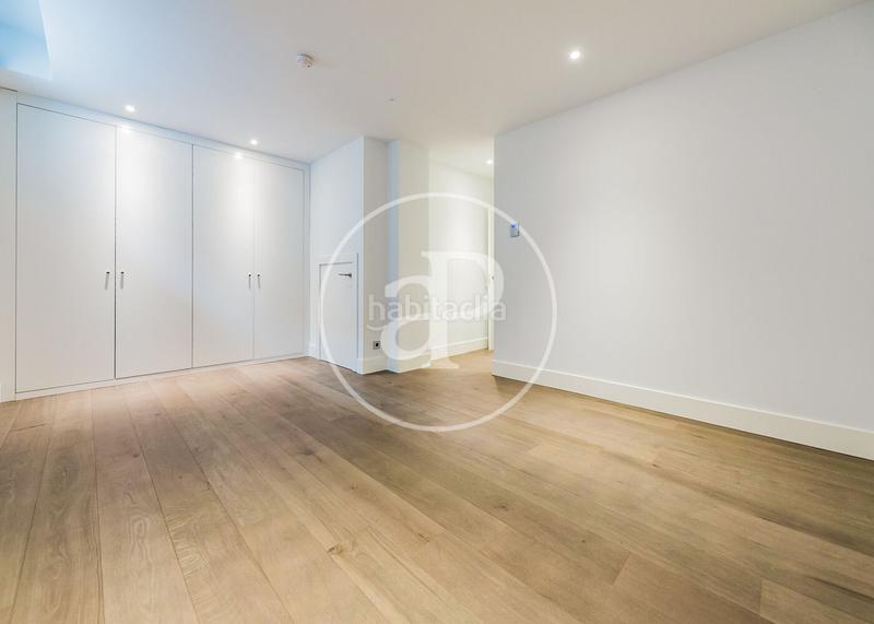 Foto 64f61523-1c74-47bd-9d3e-cefc12749f58. Doppelhaus mit heizung parking pool in Canillas Madrid