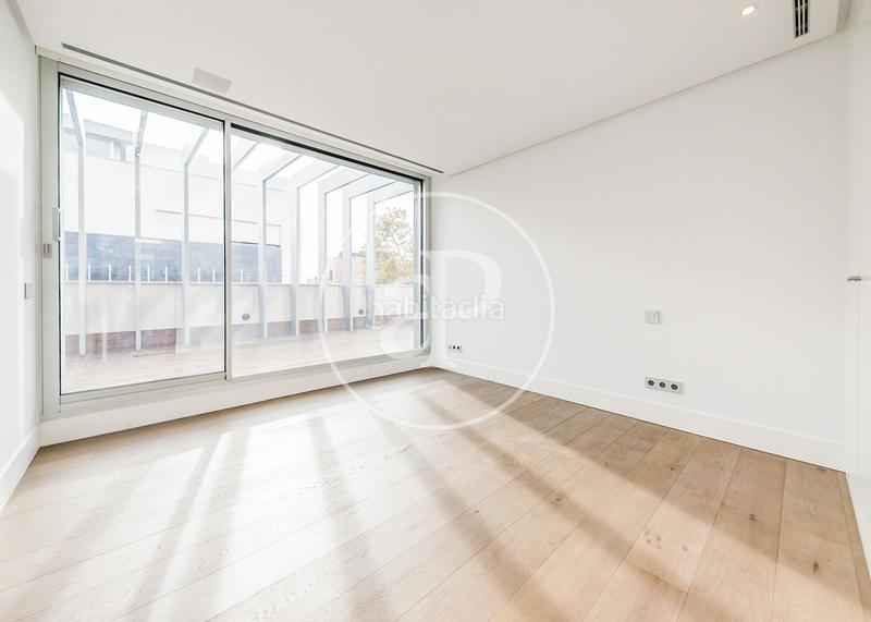 Foto 65852107-ed06-4648-b310-77c0eee878fe. Doppelhaus mit heizung parking pool in Canillas Madrid