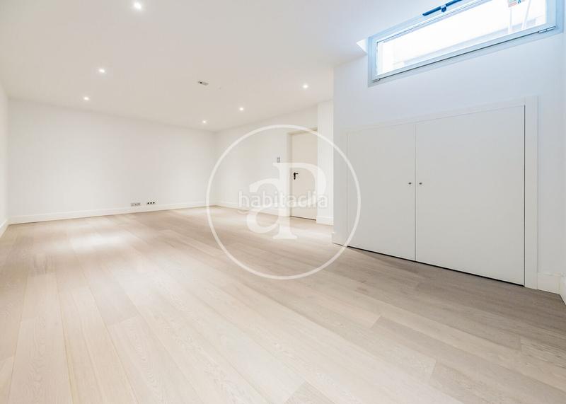 Foto 7bb8d89e-6ed6-4643-addb-7f047aeccabf. Doppelhaus mit heizung parking pool in Canillas Madrid