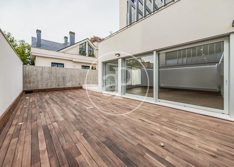 Foto 7eb48f98-5c15-464b-9329-4f845070313e. Doppelhaus mit heizung parking pool in Canillas Madrid