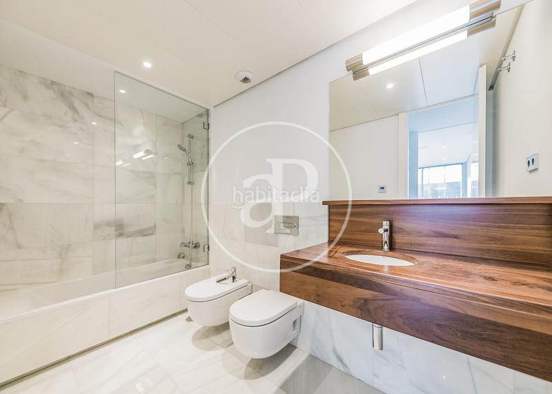 Foto 8296d088-1d15-4e69-ad60-0b3b07b902ff. Doppelhaus mit heizung parking pool in Canillas Madrid