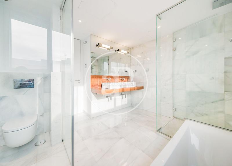 Foto 8655161c-ded4-4af0-b829-ba6df2448059. Doppelhaus mit heizung parking pool in Canillas Madrid