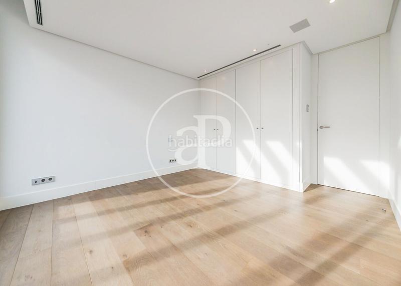 Foto 892aecfc-50ae-4eb2-8e23-f80c3c72ce2b. Doppelhaus mit heizung parking pool in Canillas Madrid