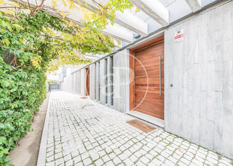 Foto 8f8dc200-9dec-4897-a627-6a800ffa0b54. Doppelhaus mit heizung parking pool in Canillas Madrid