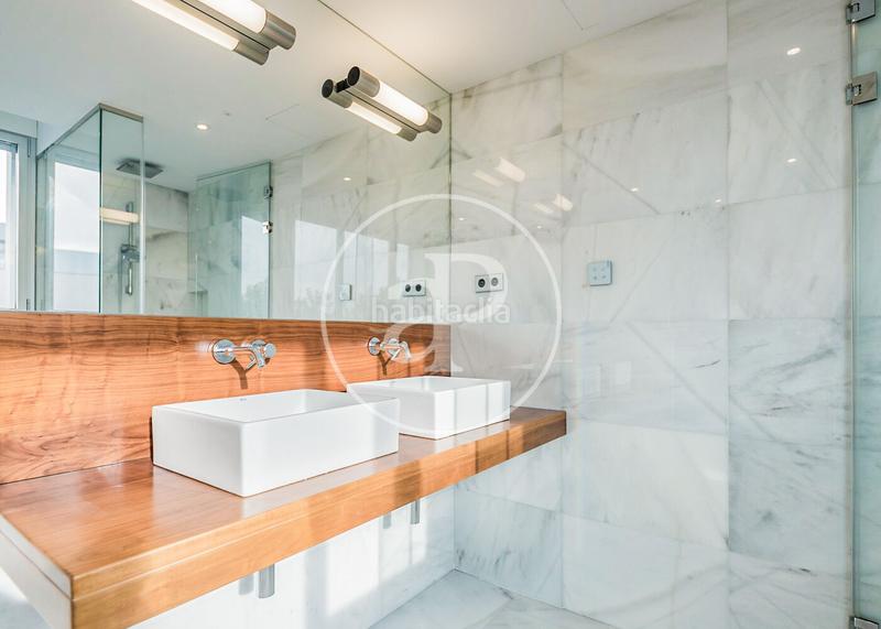 Foto 90115e4d-d398-4794-b8f4-cada3a5ce2b4. Doppelhaus mit heizung parking pool in Canillas Madrid