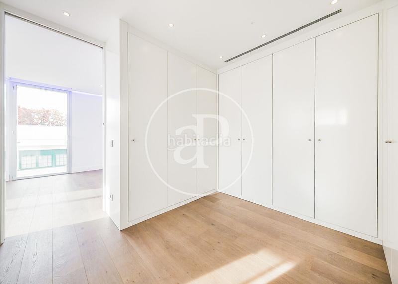 Foto b622c2c4-2df5-40f8-906b-51026945f66b. Doppelhaus mit heizung parking pool in Canillas Madrid