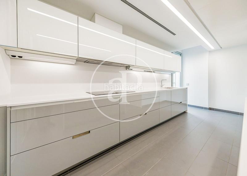 Foto c8d6fbc1-6db1-47d3-ab9a-515b3b1772bf. Doppelhaus mit heizung parking pool in Canillas Madrid