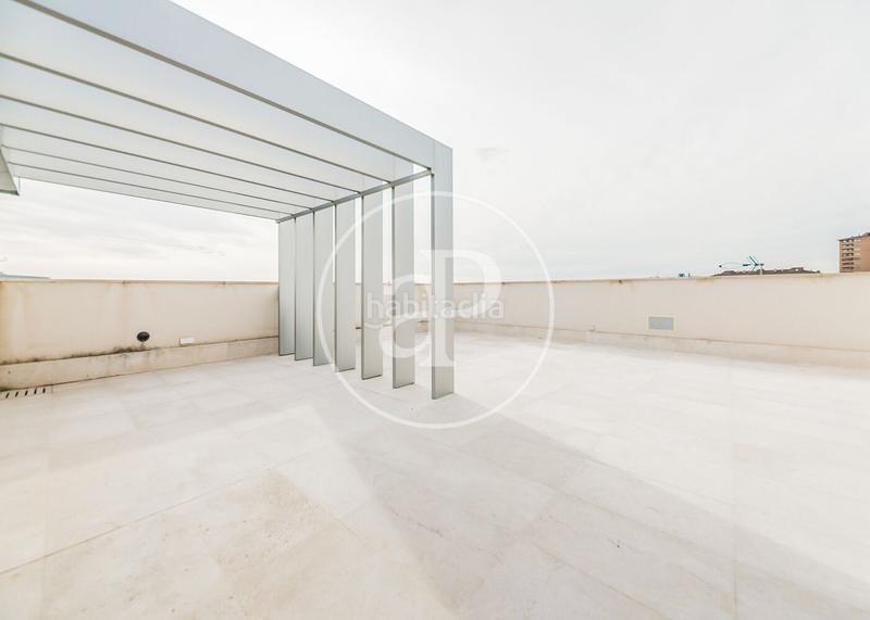 Foto d1e2484c-7453-4c76-a75f-21396f743dfb. Doppelhaus mit heizung parking pool in Canillas Madrid