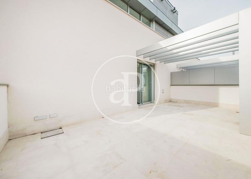 Foto e984fcda-44de-4810-9d87-759a3b99068f. Doppelhaus mit heizung parking pool in Canillas Madrid