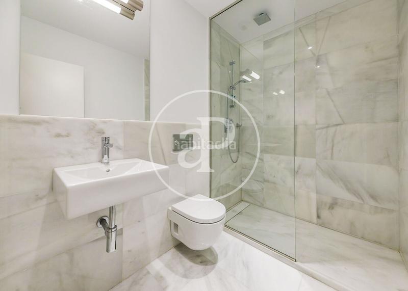 Foto e9d9b621-8a27-4617-a4d3-1fabe158e841. Doppelhaus mit heizung parking pool in Canillas Madrid